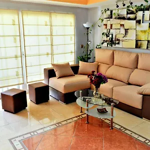 https://bonito-apartamento-cntrico-y-cerca-de-la-playa.1costadelsol.com